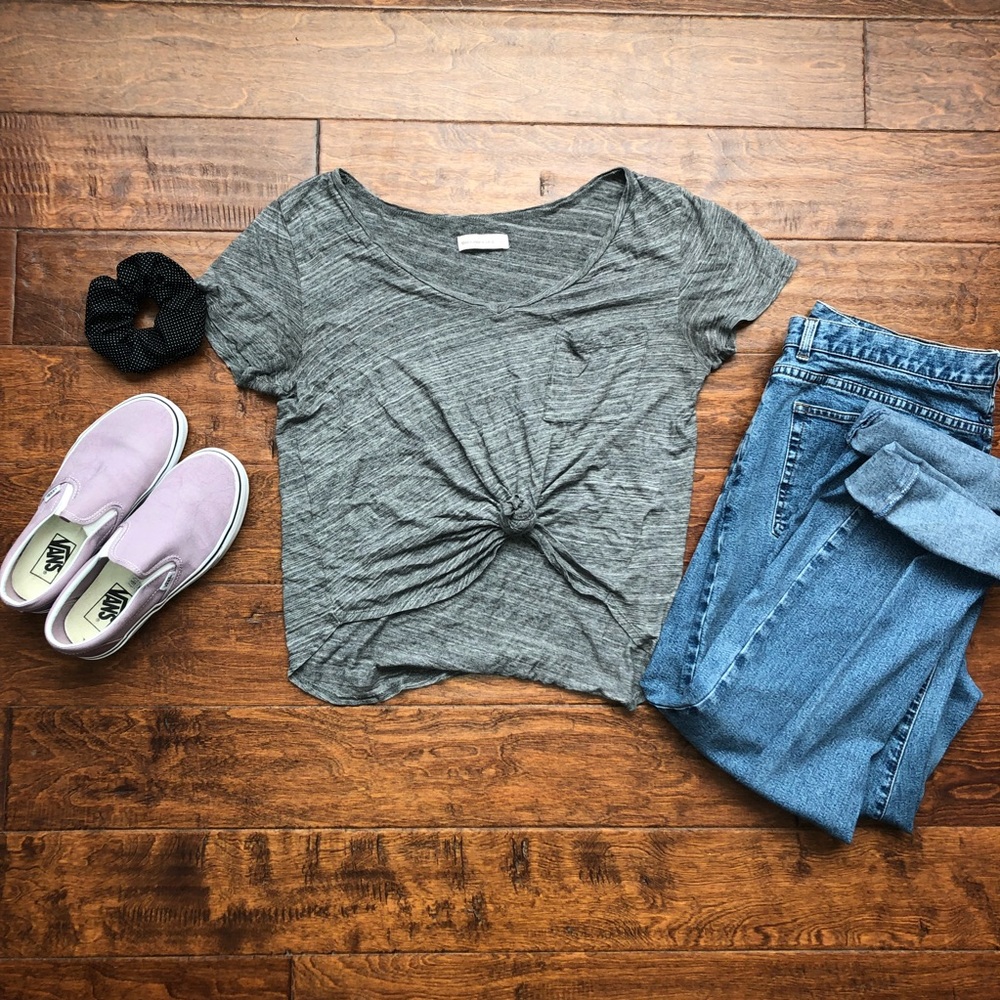 Abercrombie & Fitch // grey T-shirt